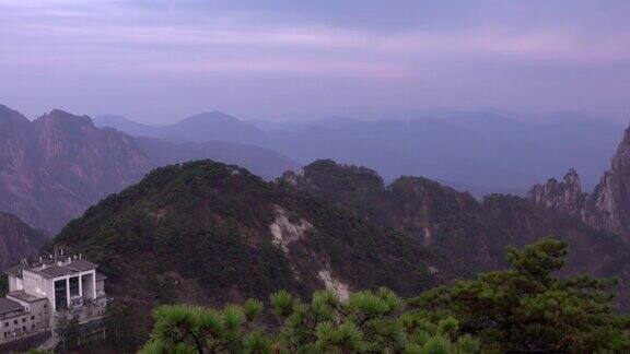 黄山紫云峰全景被称为黄山中国安徽
