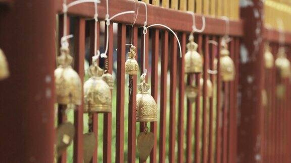 泰国佛教寺庙的钟声在动