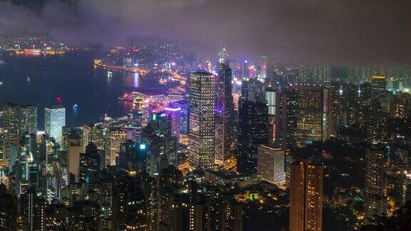 从中国香港的太平山顶夜晚的香港摩天大楼