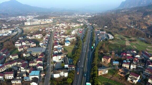 高速公路服务区鸟瞰图