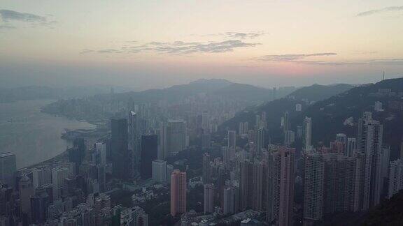 无人机视角航拍清晨的香港