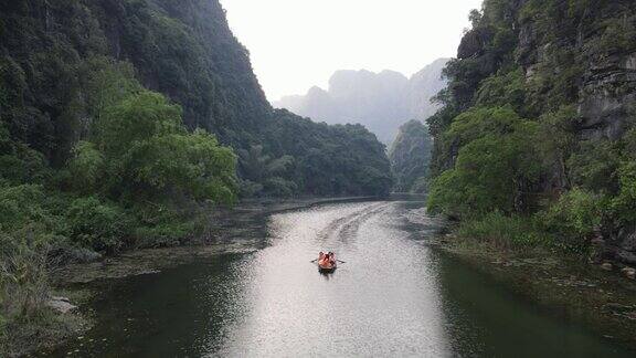 越南宁平县的庄安船之旅