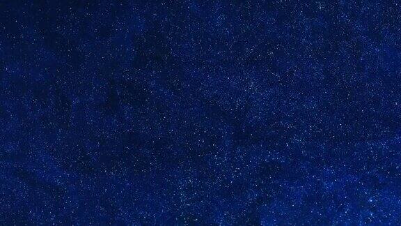 深蓝色的背景与闪亮的纹理看起来像一个星星的天空抽象的丙烯酸背景