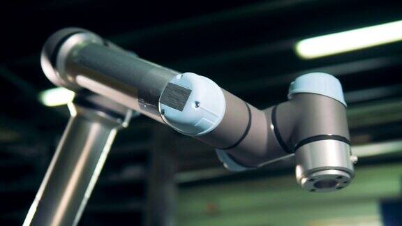 现代机器人工具在工厂工作