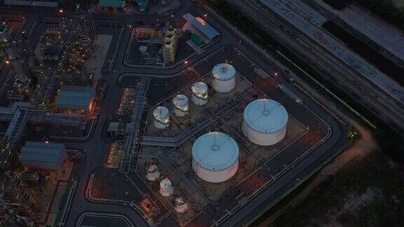 炼油厂夜间鸟瞰图4K夜间鸟瞰图