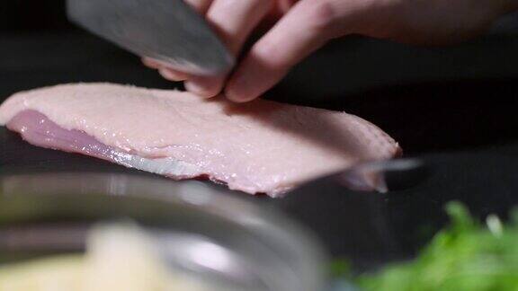 厨师切鸭肉