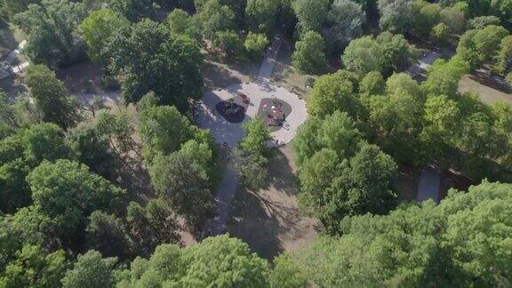 保加利亚索非亚无人机拍摄的公园和儿童游乐场