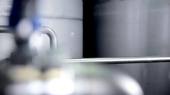 现代技术工业设备管道泵过滤器仪表传感器马达化工工厂的储罐