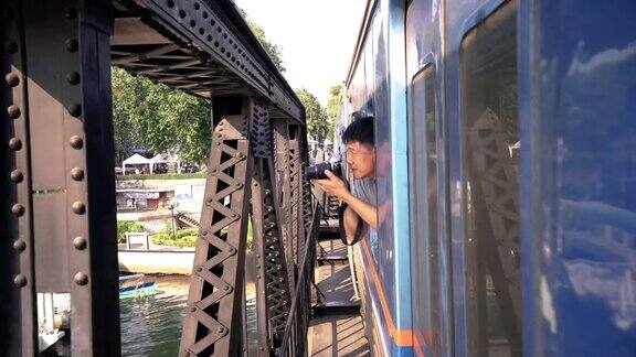 泰国北碧府桂河大桥乘火车旅游