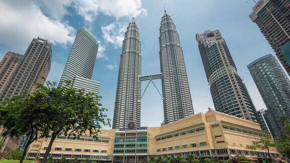 马来西亚吉隆坡建筑地标双子塔的延时视图放大