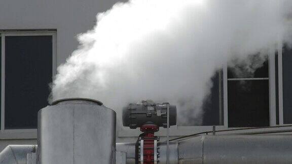 工业烟囱或在工业工厂中排放污染烟雾的烟囱