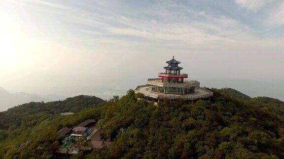 天门山上的天门山庙