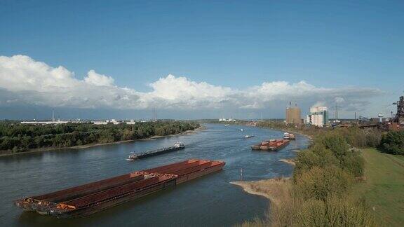 莱茵河上的驳船