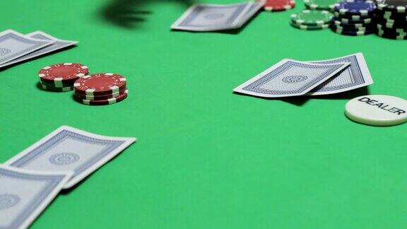 向扑克玩家分发扑克牌的行为