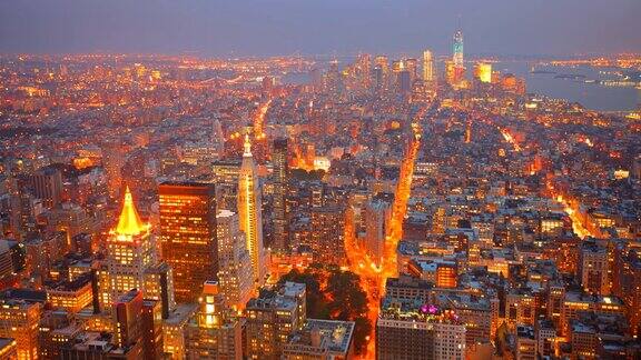 日落时曼哈顿的鸟瞰图