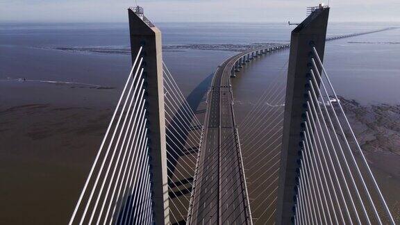 葡萄牙里斯本瓦斯科达伽马桥的鸟瞰图