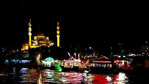伊斯坦布尔的米诺努港新年前夕