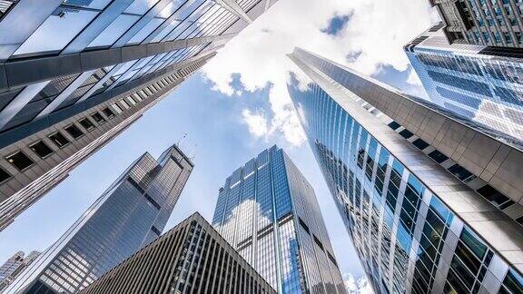 LAZO现代摩天大楼和移动的云美国芝加哥