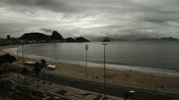 里约热内卢科帕卡巴纳海滩阴天的时光