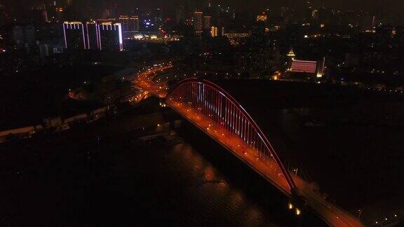 夜光照亮武汉市内著名的交通大桥航拍4k中国全景