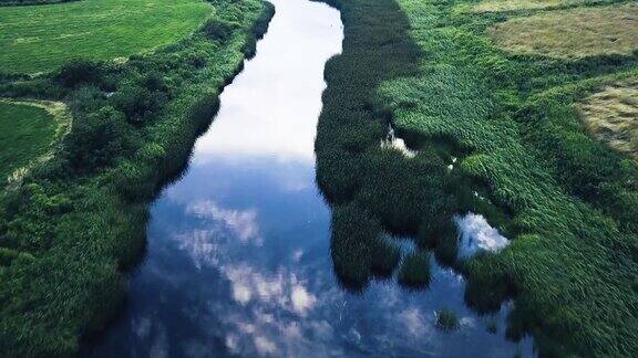 绕组运河湿地