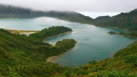 LagoadoFogo(火湖泻湖)是葡萄牙亚速尔群岛圣米格尔岛中心的一个火山口湖全景拍摄