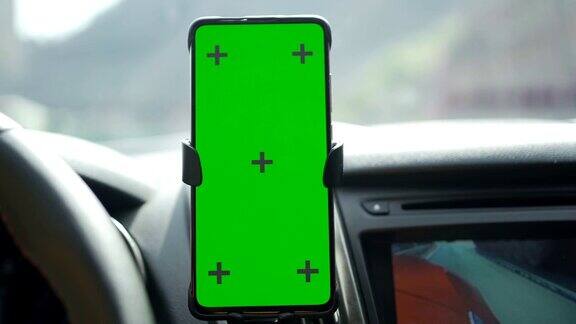 驾驶时使用绿色屏幕的智能手机