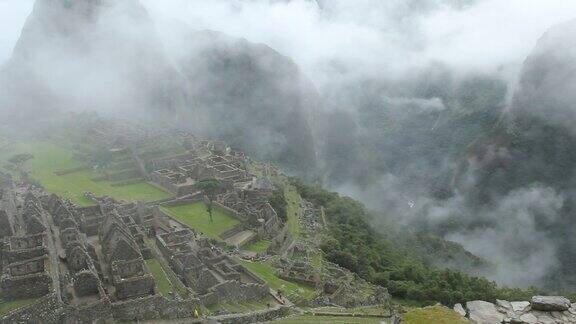 马丘比丘位于秘鲁安第斯山脉的印加古城