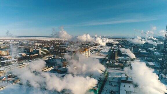 工业景观来自管道工厂的烟雾污染了大气