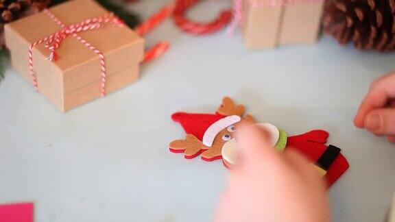 孩子们为圣诞树或礼物做装饰圣诞手工diy项目
