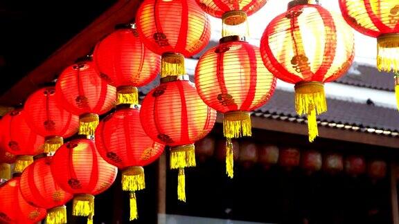 中国神祠上的红灯笼