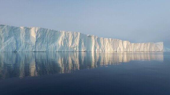 北冰洋巨大的冰山