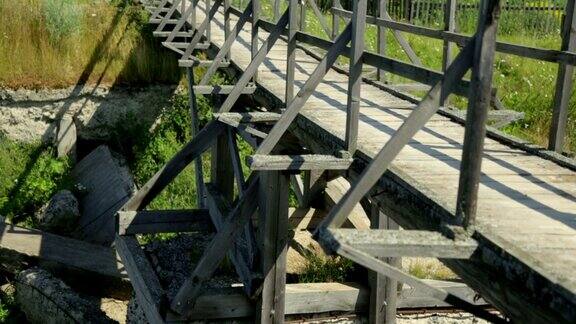 一座古老的乡村桥