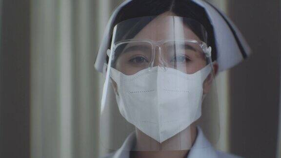 女护士戴上面罩
