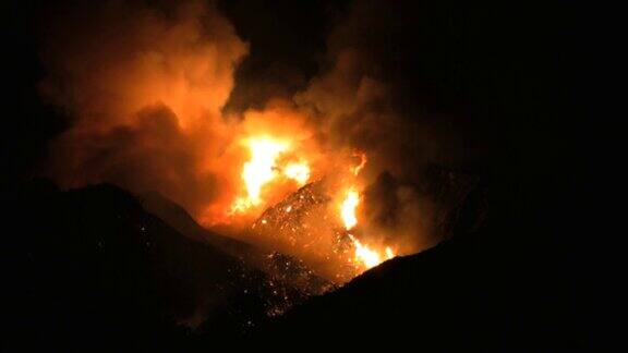 山腰大火肆虐整个南加州