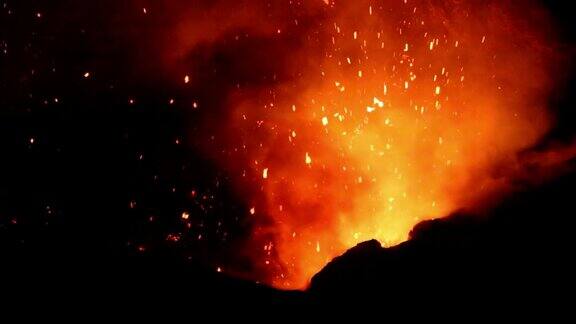 亚苏尔火山爆发