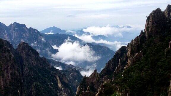 黄山峡谷云海