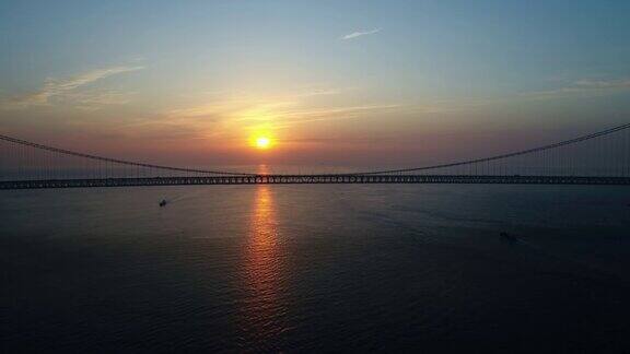 空中延时-早晨的太阳和明石海峡大桥