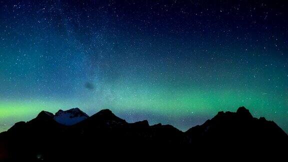 冰岛vestrahorn山上空北极光的时间流逝