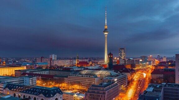 柏林电视塔从夜晚到白天的时间流逝柏林德国