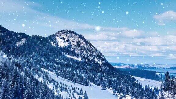 冬天的仙境和下雪的圣诞风景山上的雪和森林覆盖的雪作为假日的背景