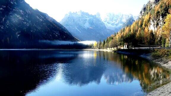 意大利多洛米特阿尔卑斯山脉的兰德罗湖