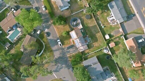 景观郊区住宅的空中全景视图在美国的屋顶上睡觉的小镇地区
