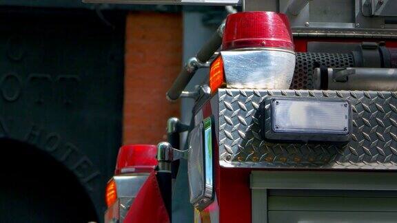 消防车红灯紧急响应救援标志