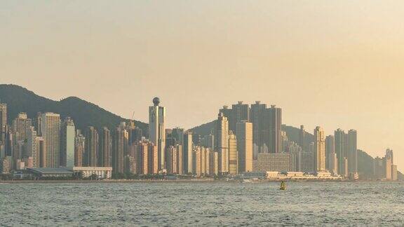 时光流逝香港港湾城与海面上来往船只