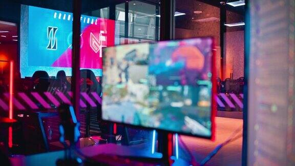 网吧电竞直播室内灯光照明设有电子游戏比赛设置
