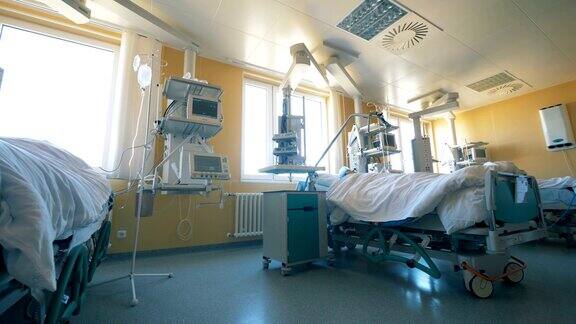 诊所的现代化病房医院里满是医疗设备