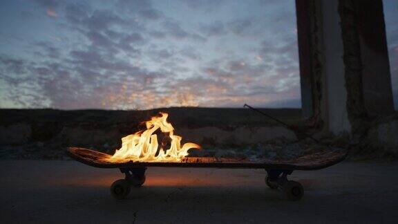 燃烧的滑板