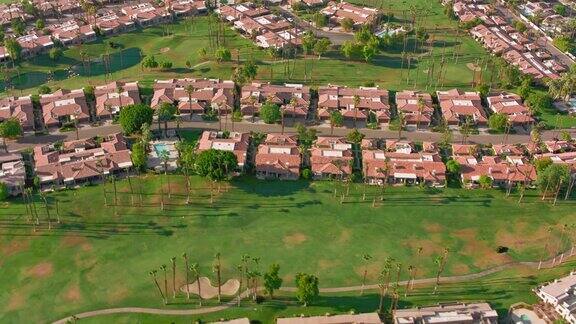 加州棕榈泉高尔夫俱乐部社区的AERIAL房屋