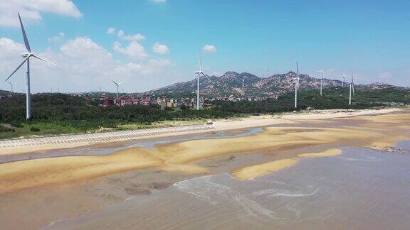 岛上有黄金海滩和风力发电厂